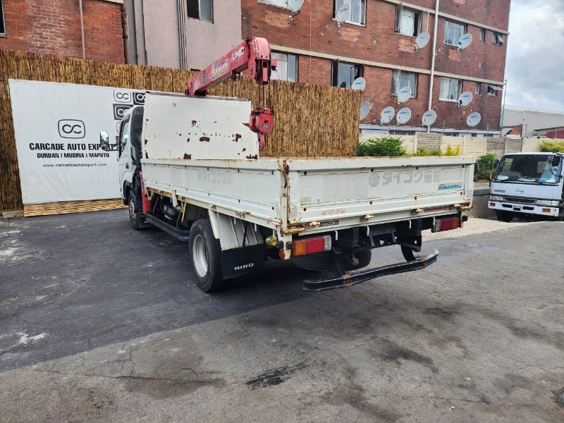  27372  HINO DUTRO  2001  