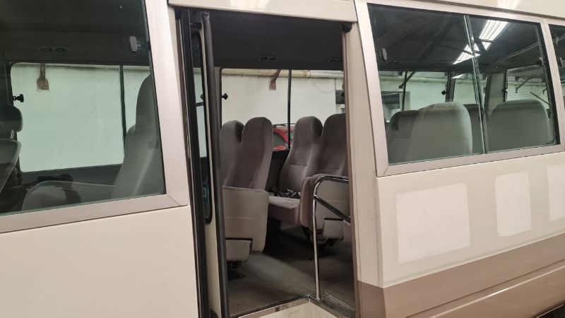  27392  HINO LIESSE BUS  2005  