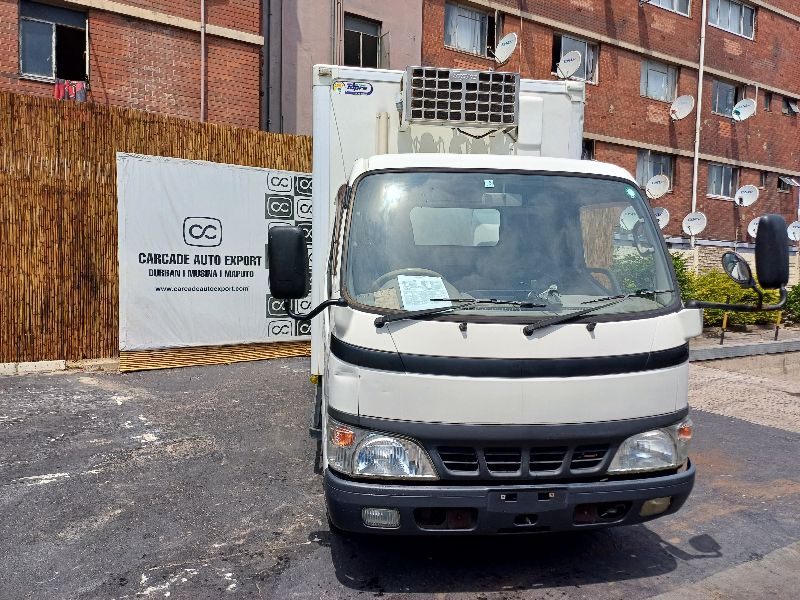  27494  HINO DUTRO  2003  