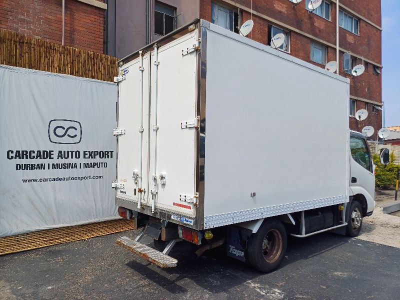  27530  HINO DUTRO  2000  