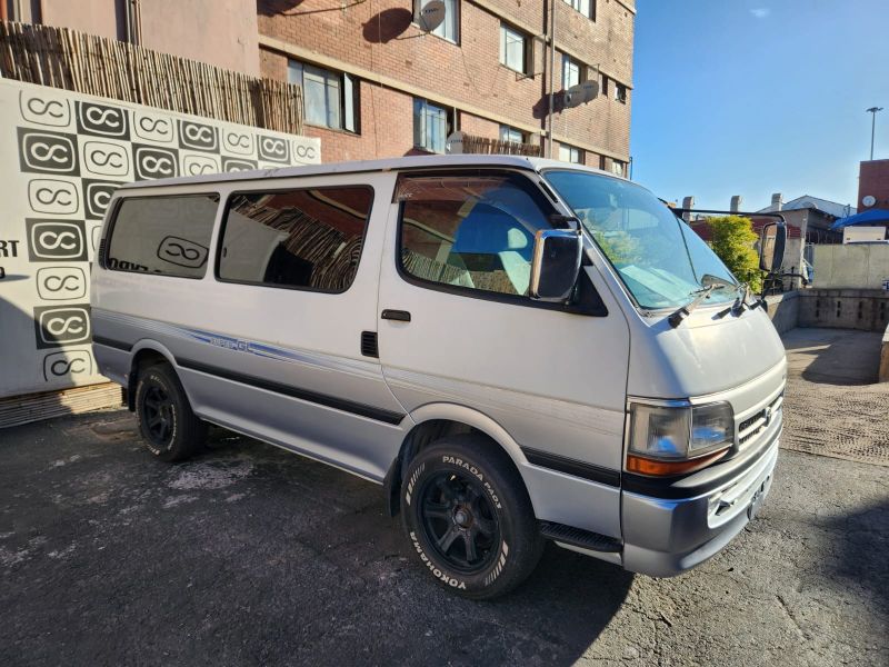 27560  TOYOTA HIACE  1999