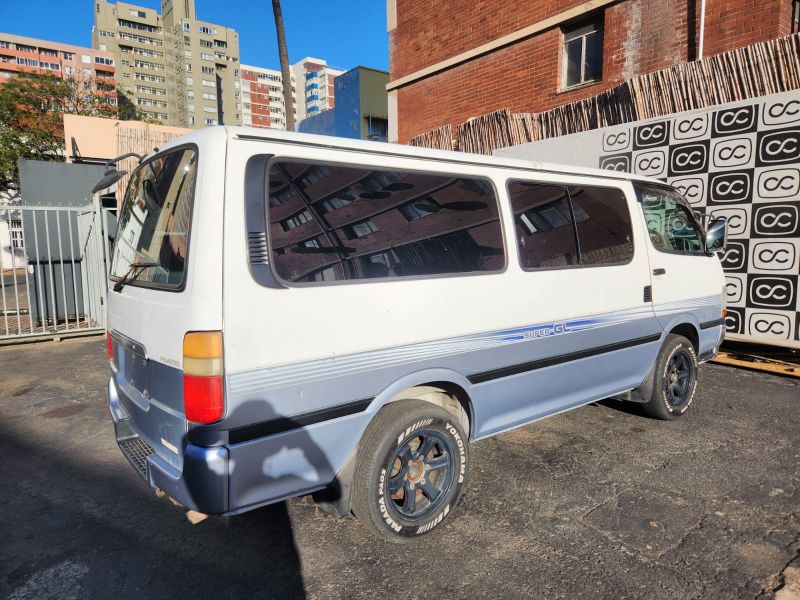 27560  TOYOTA HIACE  1999