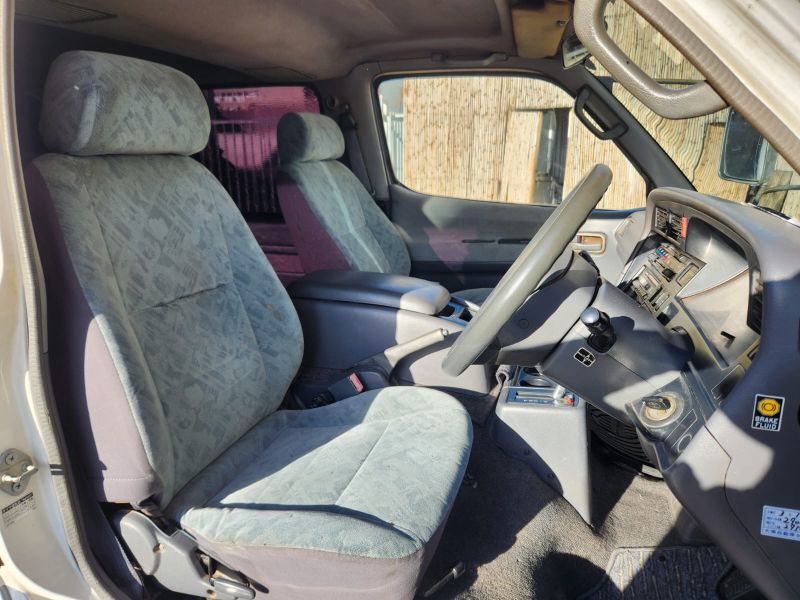 27560  TOYOTA HIACE  1999