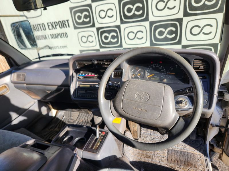 27560  TOYOTA HIACE  1999