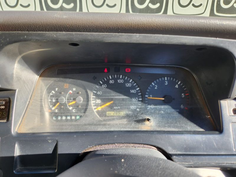 27560  TOYOTA HIACE  1999