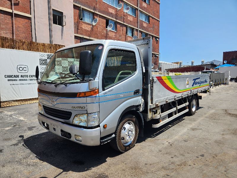  27589  HINO DUTRO  2002  