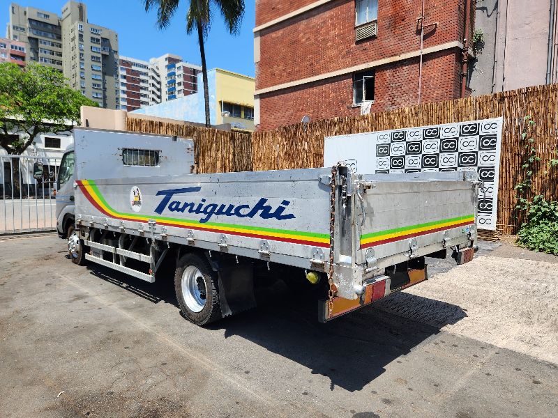  27589  HINO DUTRO  2002  