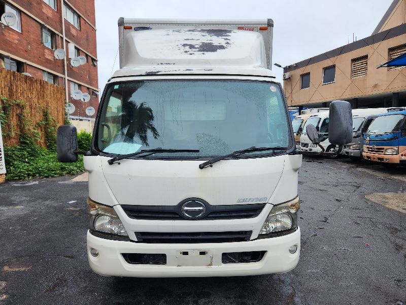  27647  HINO DUTRO  2012  