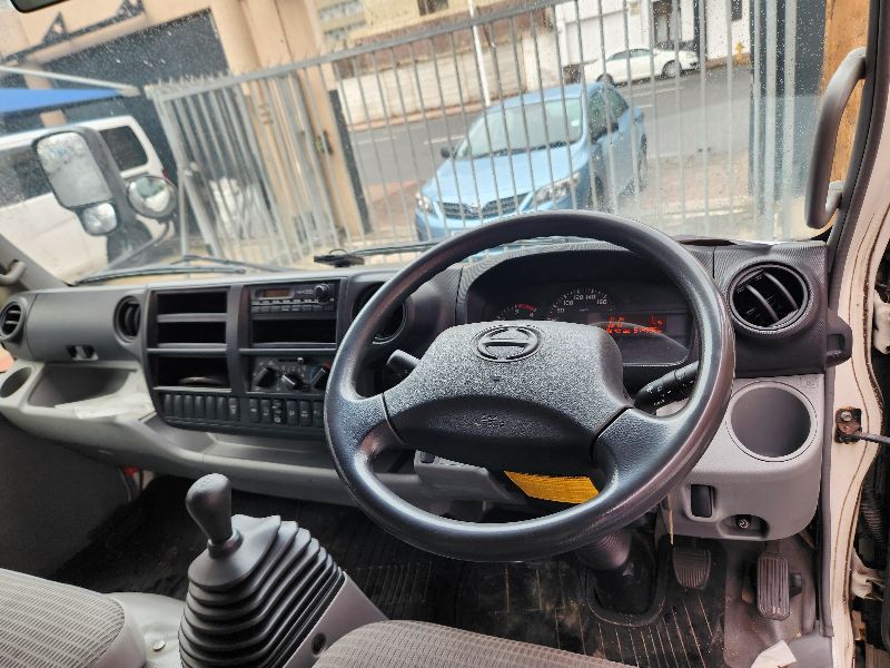  27647  HINO DUTRO  2012  