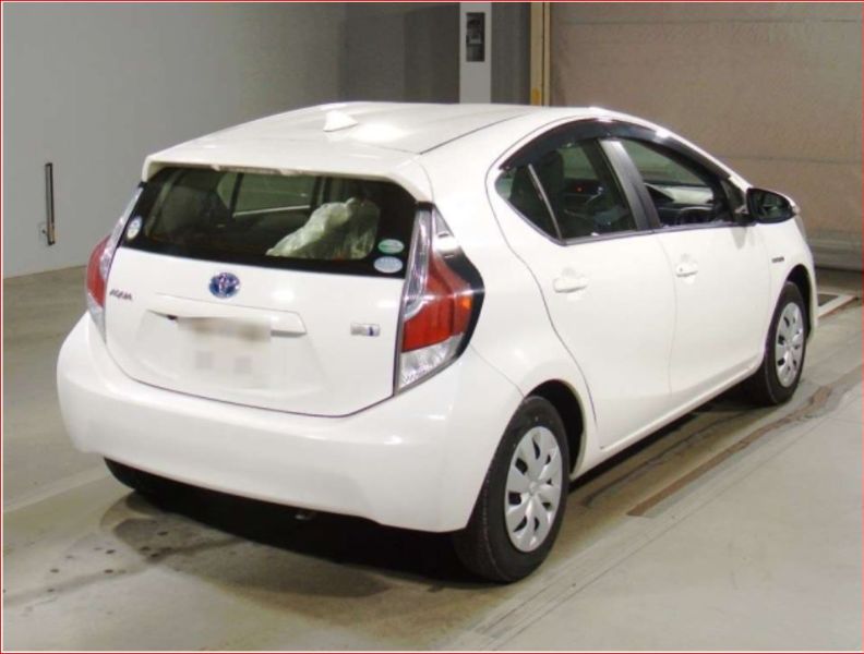  27744  TOYOTA AQUA  2015  