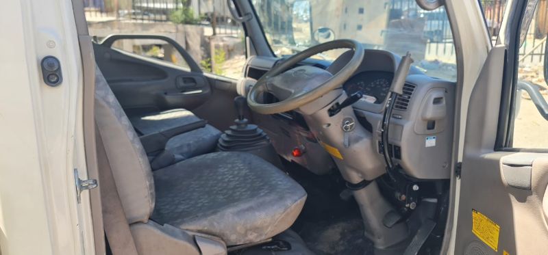  27775  HINO DUTRO  2006  