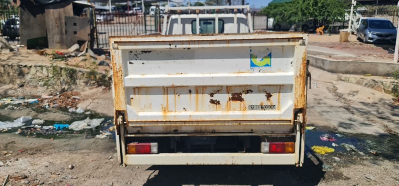  27775  HINO DUTRO  2006  