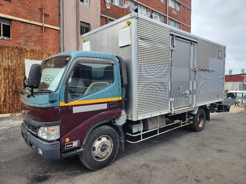  27776  HINO DUTRO  2004  