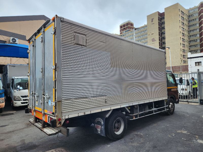  27776  HINO DUTRO  2004  