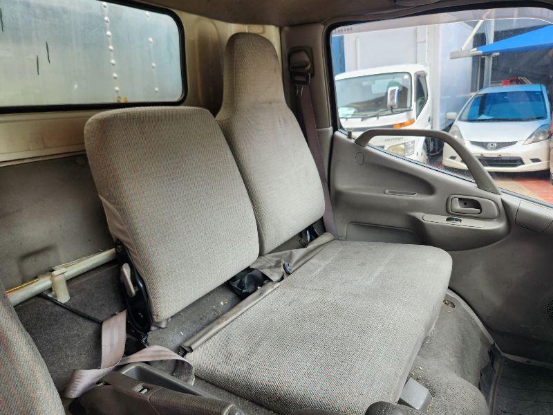  27776  HINO DUTRO  2004  