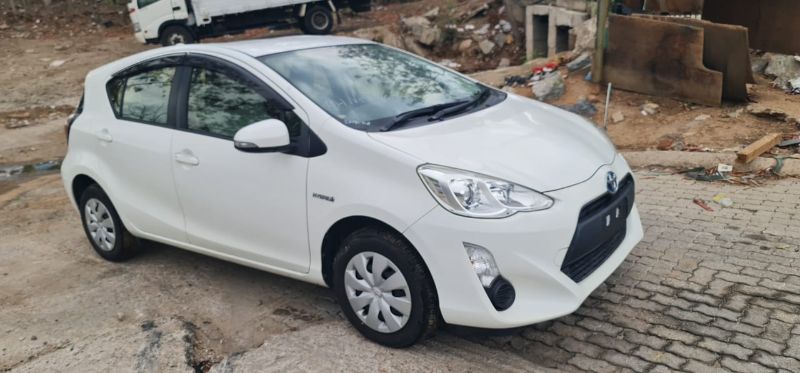 27786 TOYOTA AQUA 2015