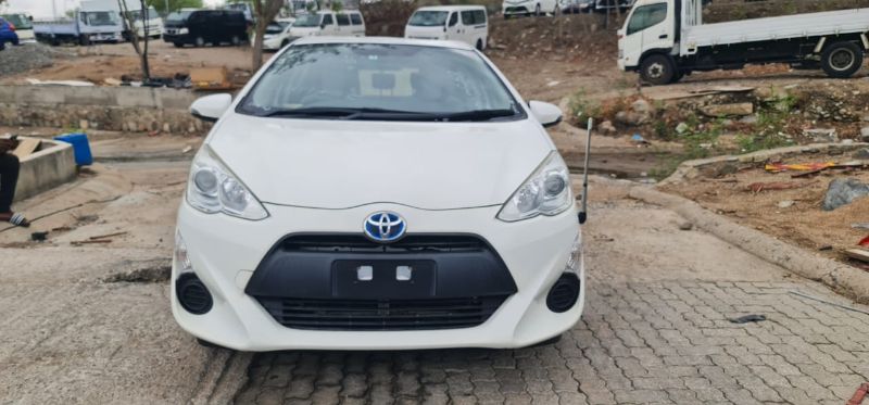  27786  TOYOTA AQUA  2015  