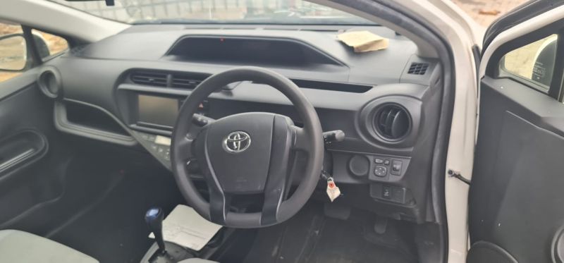  27786  TOYOTA AQUA  2015  