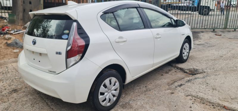  27786  TOYOTA AQUA  2015  