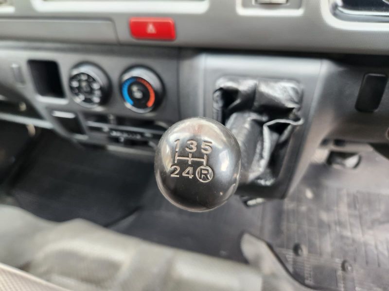  27802  TOYOTA REGIUS ACE  2005  