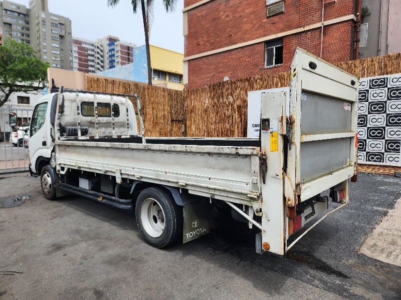  27806  TOYOTA DYNA  2006  