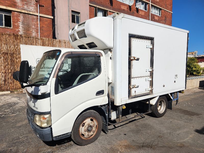  27808  HINO DUTRO  2006  