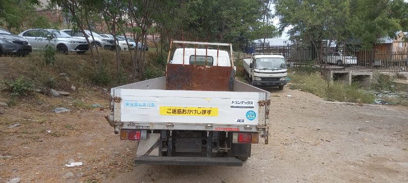  27867  HINO DUTRO  2003  
