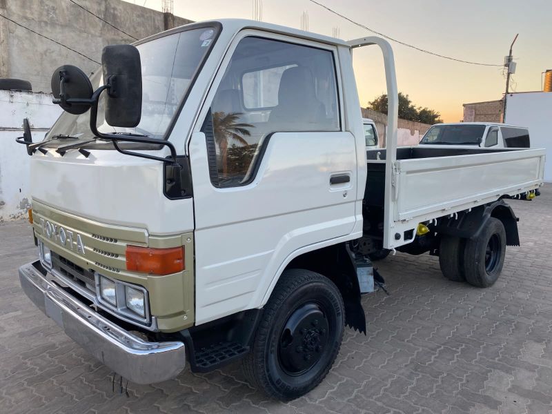  27871  TOYOTA DYNA  1991  