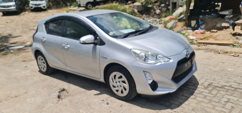 27888 TOYOTA AQUA 2015