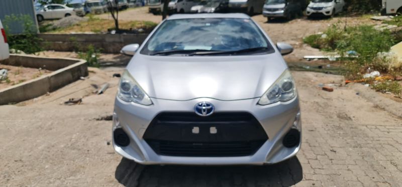  27888  TOYOTA AQUA  2015  