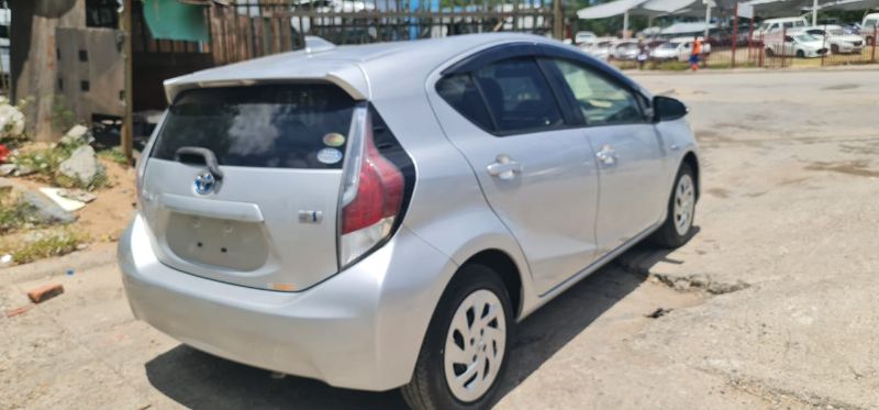  27888  TOYOTA AQUA  2015  