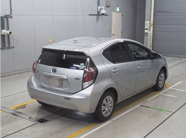  27901  TOYOTA AQUA  2015  