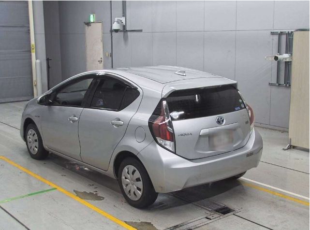  27901  TOYOTA AQUA  2015  