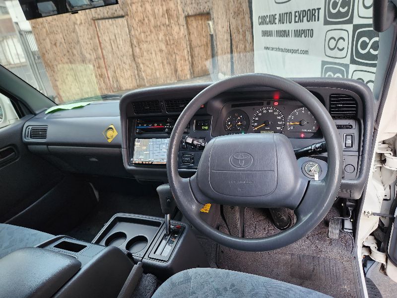 27913  TOYOTA HIACE  2000  