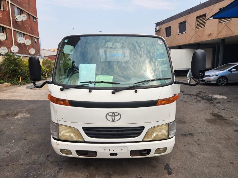 27914 TOYOTA DYNA 2001