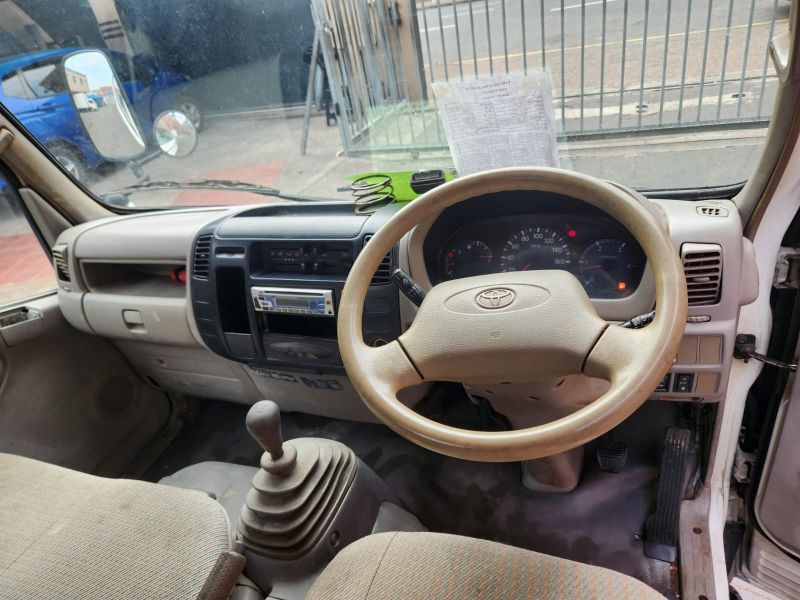  27914  TOYOTA DYNA  2001  