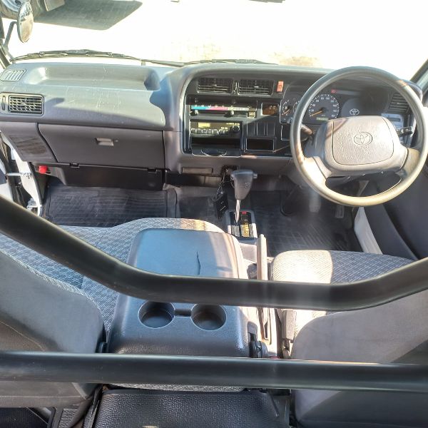  27916  TOYOTA HIACE  1999  
