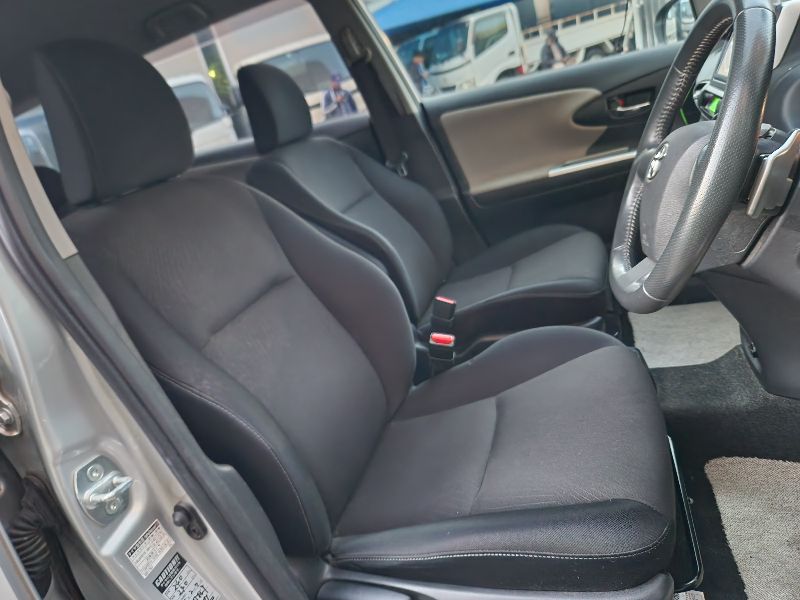  27945  TOYOTA WISH  2010  