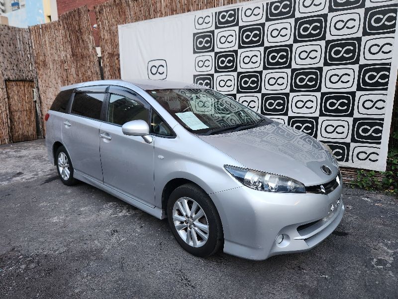 27945  TOYOTA WISH  2010  