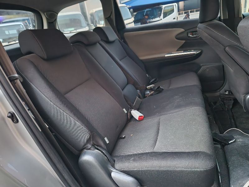  27945  TOYOTA WISH  2010  