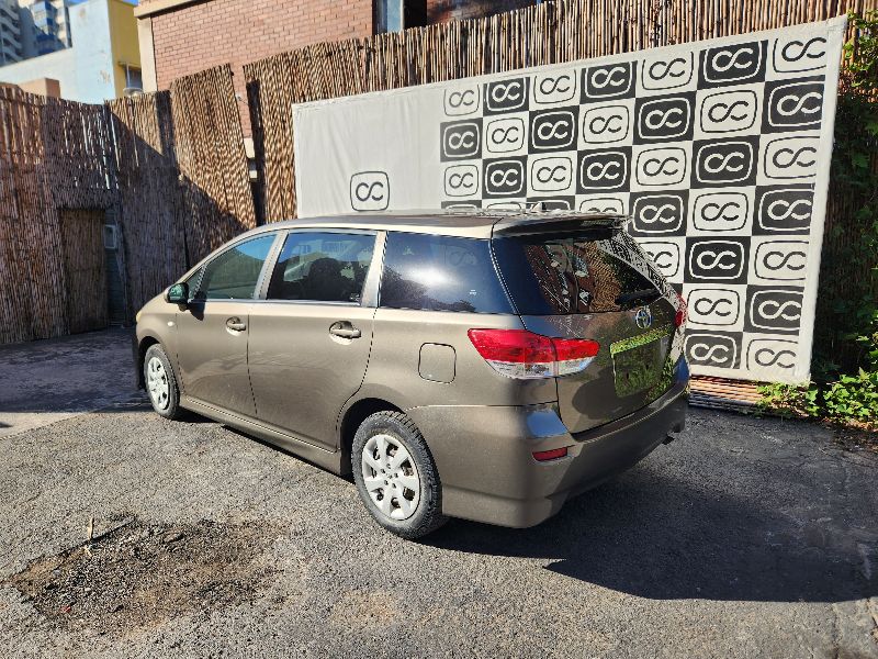  27991  TOYOTA WISH  2010  