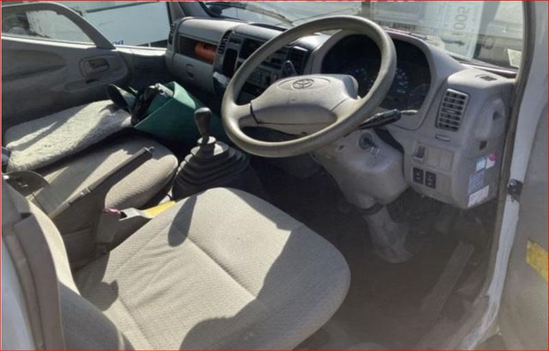  28000  TOYOTA DYNA  2002  