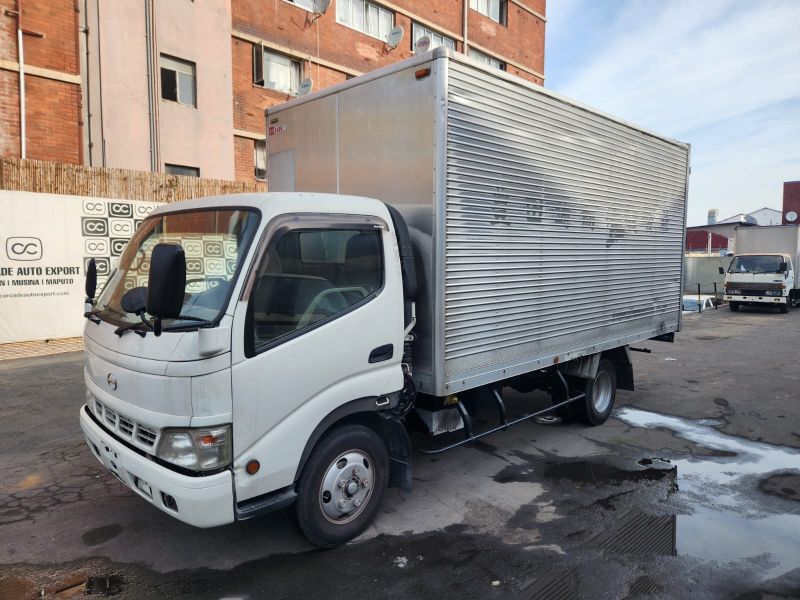  28051  HINO DUTRO  2006  
