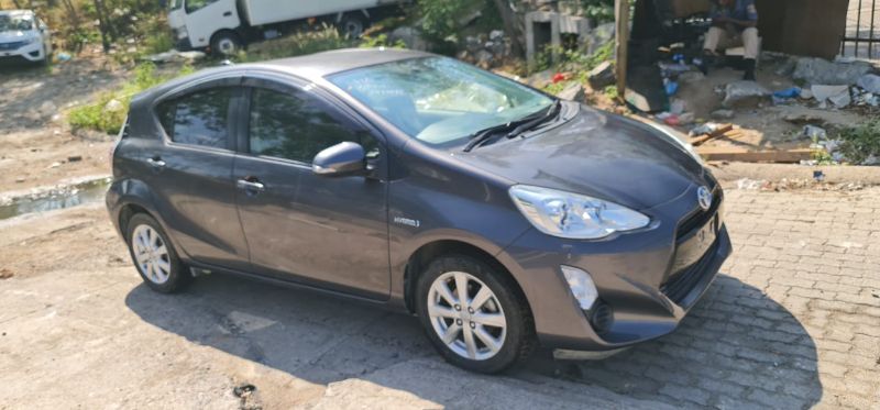 28078 TOYOTA AQUA 2015