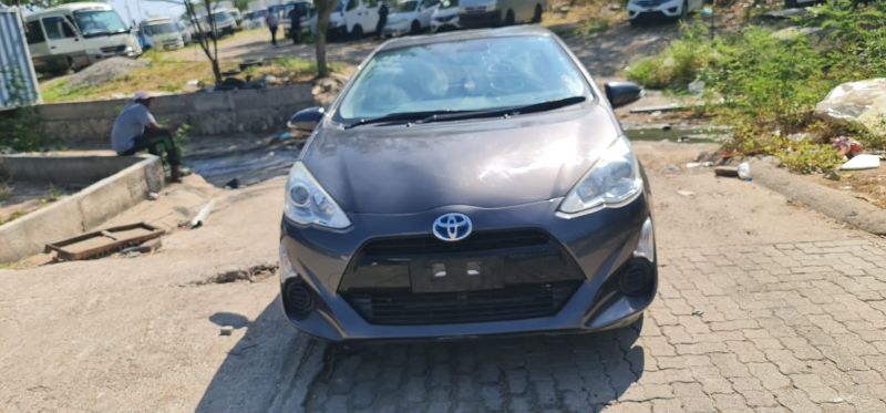  28078  TOYOTA AQUA  2015  