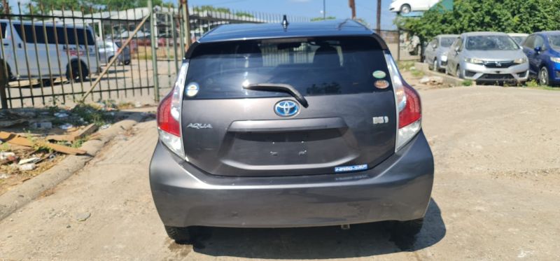  28078  TOYOTA AQUA  2015  