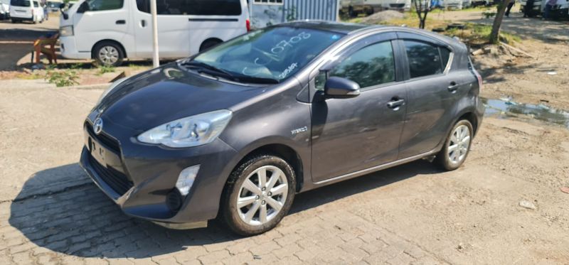  28078  TOYOTA AQUA  2015  