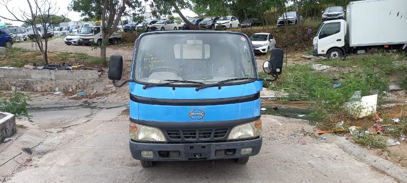  28104  HINO DUTRO  2004  