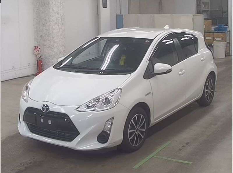  28105  TOYOTA AQUA  2016  