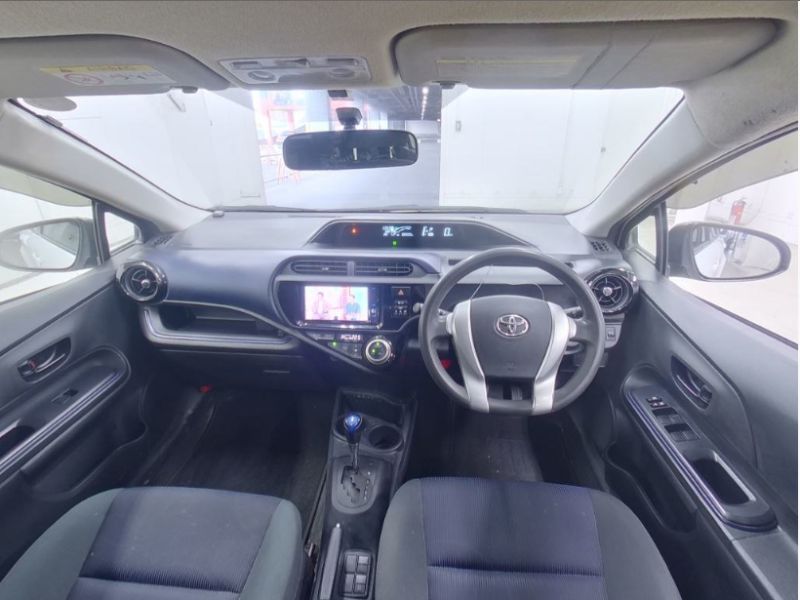  28105  TOYOTA AQUA  2016  